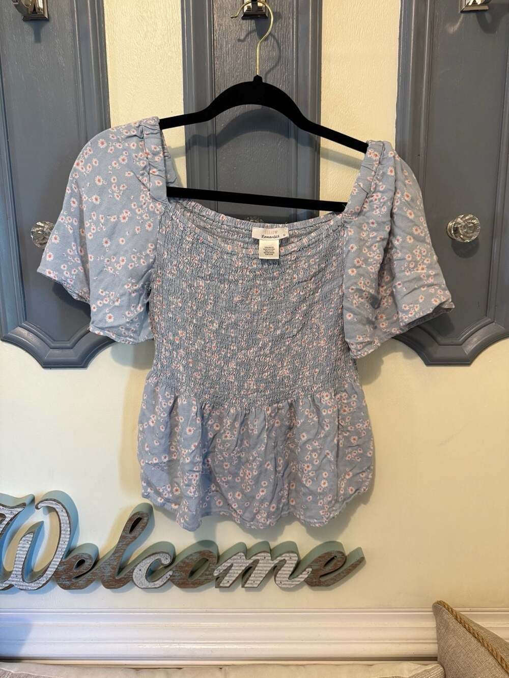 Urban Romantics Women's Blue Floral Smocked Peplum Top with Puff Sleeves